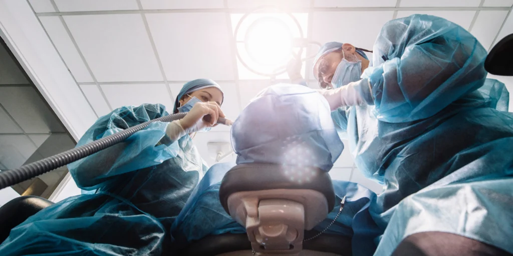 intervention dentaire implant Conseils post-opératoires Dr Pierre Mioche - Dentiste à Clermont-Ferrand